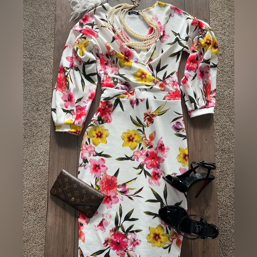 Flora Midi Dress, tag attached, no stains and damage.